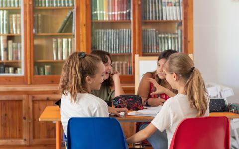 L'antiga biblioteca de l'escola ara es fa servir com una Sala Polivalent
