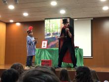 Els nens i nenes de Cicle Mitjà veiem una obra de teatre en anglès