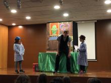 Els nens i nenes de Cicle Mitjà veiem una obra de teatre en anglès