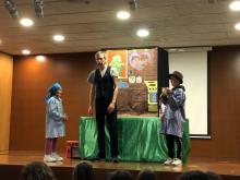 Els nens i nenes de Cicle Mitjà veiem una obra de teatre en anglès