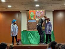 Els nens i nenes de Cicle Mitjà veiem una obra de teatre en anglès